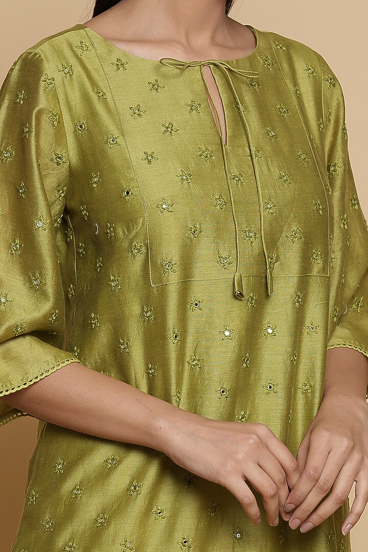 Amla Green Embroidered Kurta by Abraham & Thakore at Pernia's Pop Up Shop