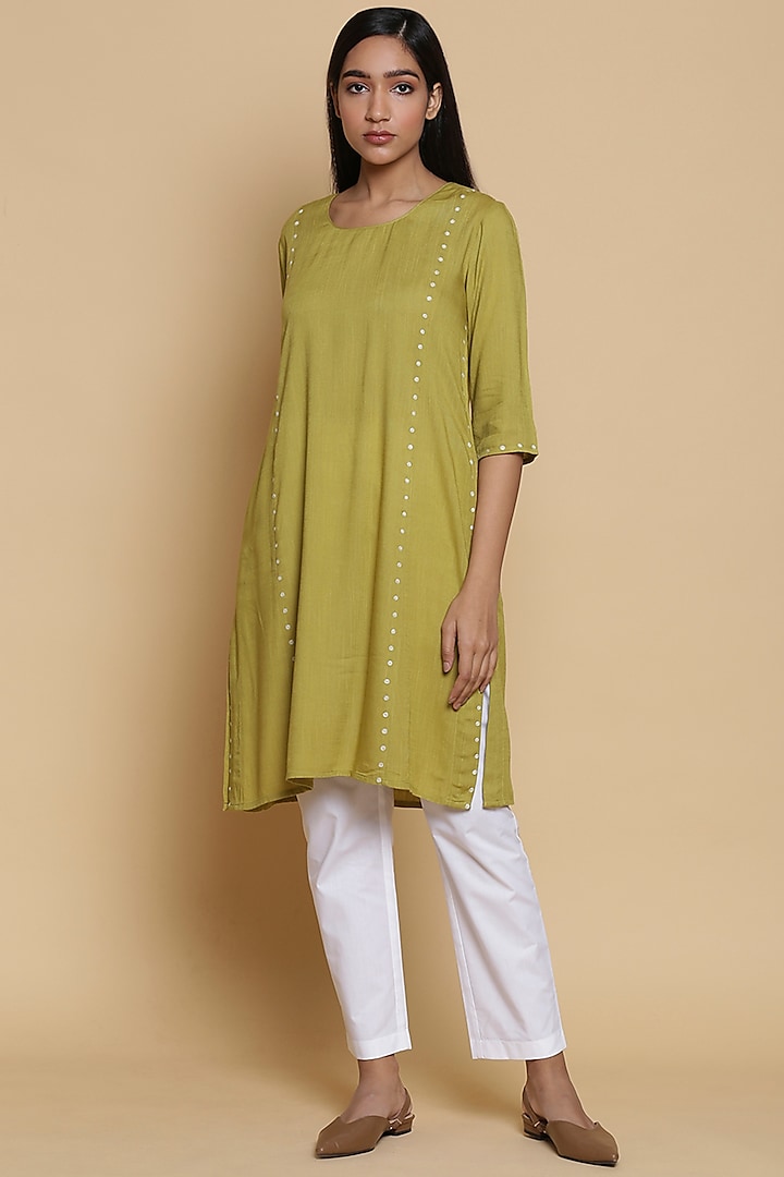 Green Kurta With Embroidered Dots by Abraham & Thakore