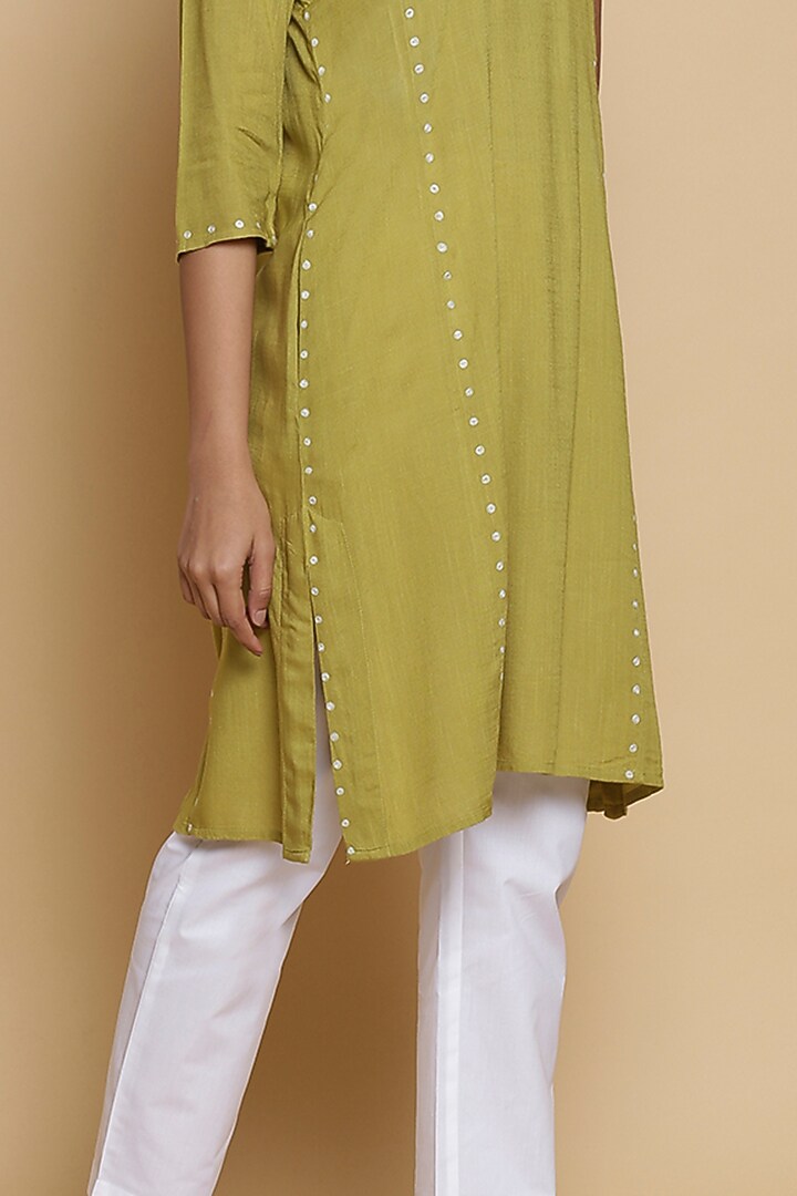 Green Kurta With Embroidered Dots by Abraham & Thakore at Pernia's Pop Up Shop
