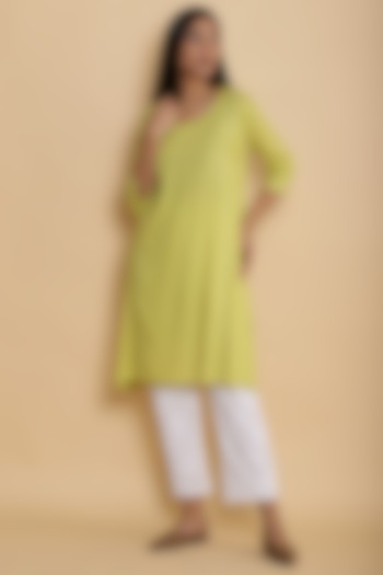 Yellow Kurta With Embroidered Dots by Abraham & Thakore at Pernia's Pop Up Shop
