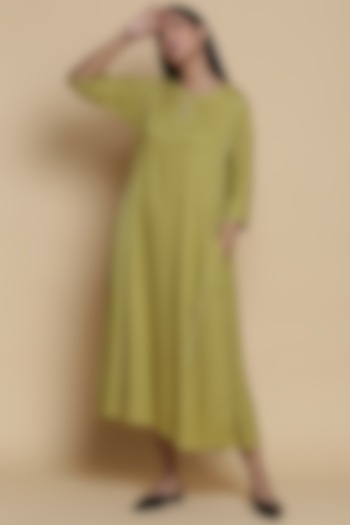 Green Kurta With Embroidery by Abraham & Thakore