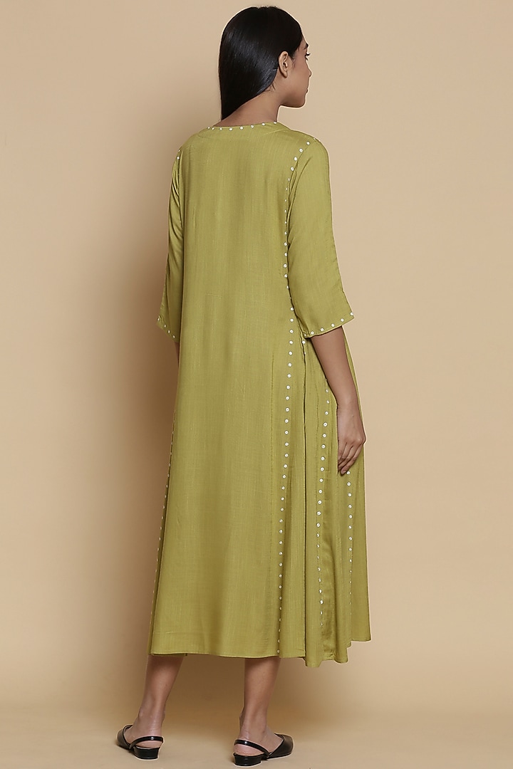 Green Kurta With Embroidery by Abraham & Thakore at Pernia's Pop Up Shop