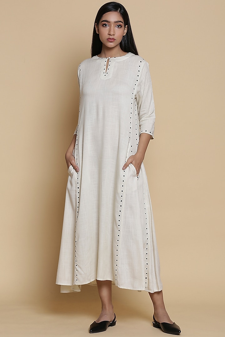 Ivory Kurta With Embroidered Dots by Abraham & Thakore