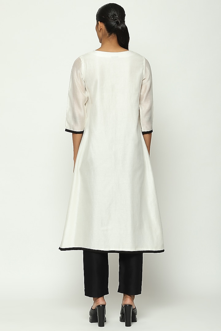 Ivory Chanderi Sequin Embroidered Kurta by Abraham & Thakore at Pernia's Pop Up Shop