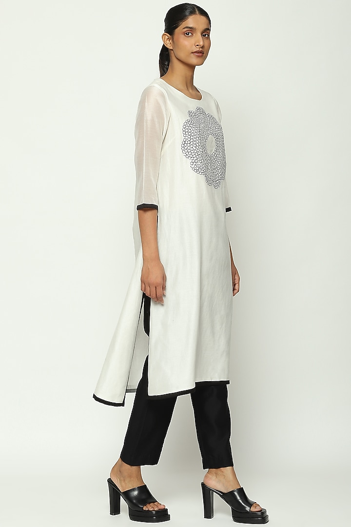 Ivory Chanderi Sequin Embroidered Kurta by Abraham & Thakore at Pernia's Pop Up Shop