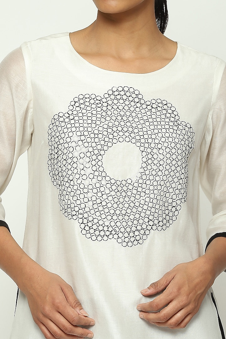 Ivory Chanderi Sequin Embroidered Kurta by Abraham & Thakore at Pernia's Pop Up Shop