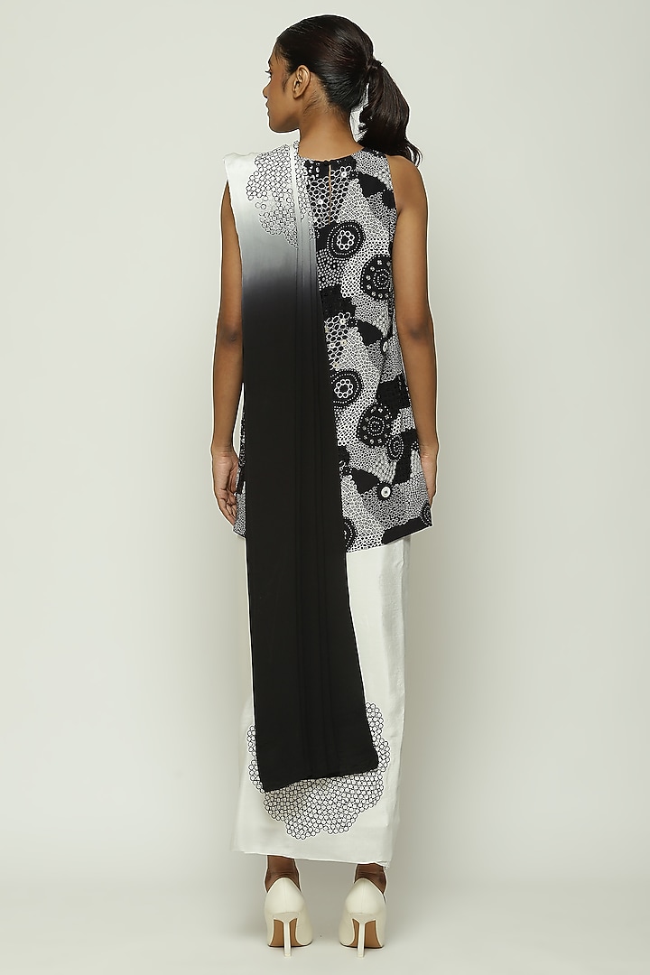Black & White Fluid Crepe Floral Motif Embroidered Wedding Saree by Abraham & Thakore at Pernia's Pop Up Shop