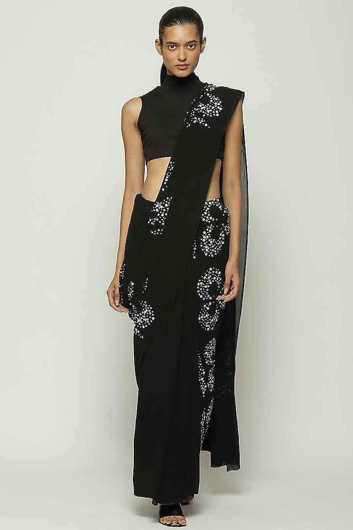 Black Fluid Crepe Floral Motif Embroidered Saree by Abraham & Thakore at Pernia's Pop Up Shop