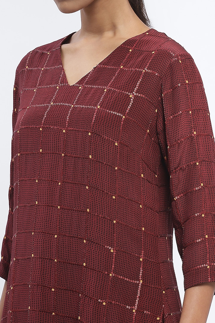 Burgundy Chanderi Digital Printed Kurta by Abraham & Thakore at Pernia's Pop Up Shop