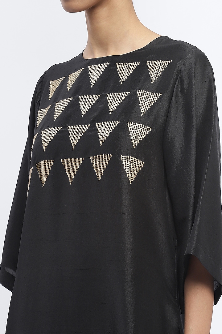 Black Silk Shantung Sequins Embroidered Kurta by Abraham & Thakore at Pernia's Pop Up Shop