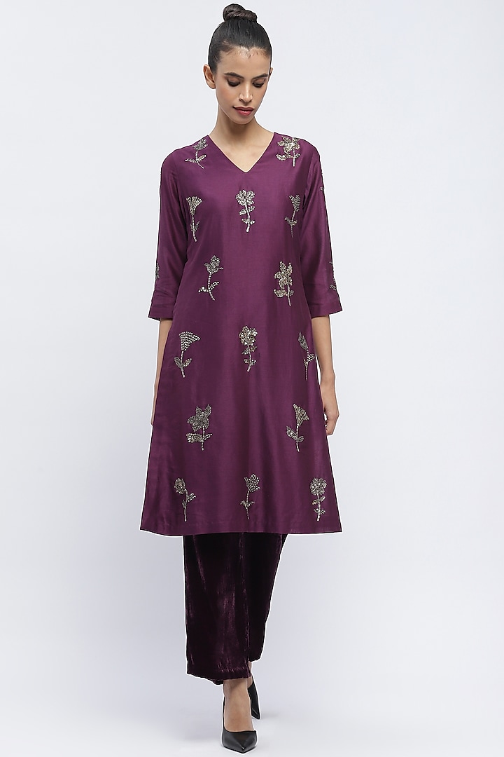 Aubergine Fluid Chanderi Sequins Embroidered Kurta by Abraham & Thakore at Pernia's Pop Up Shop