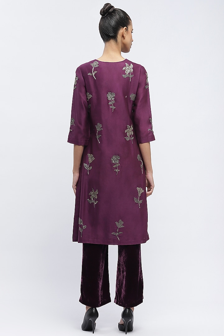 Aubergine Fluid Chanderi Sequins Embroidered Kurta by Abraham & Thakore at Pernia's Pop Up Shop