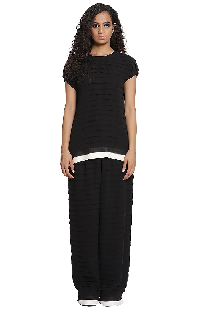 Black Georgette Pleated Tunic Set by Abraham & Thakore
