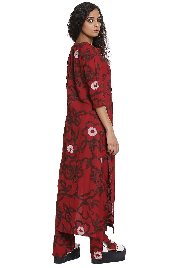 Burgundy Embroidered Kurta Set by Abraham & Thakore at Pernia's Pop Up Shop