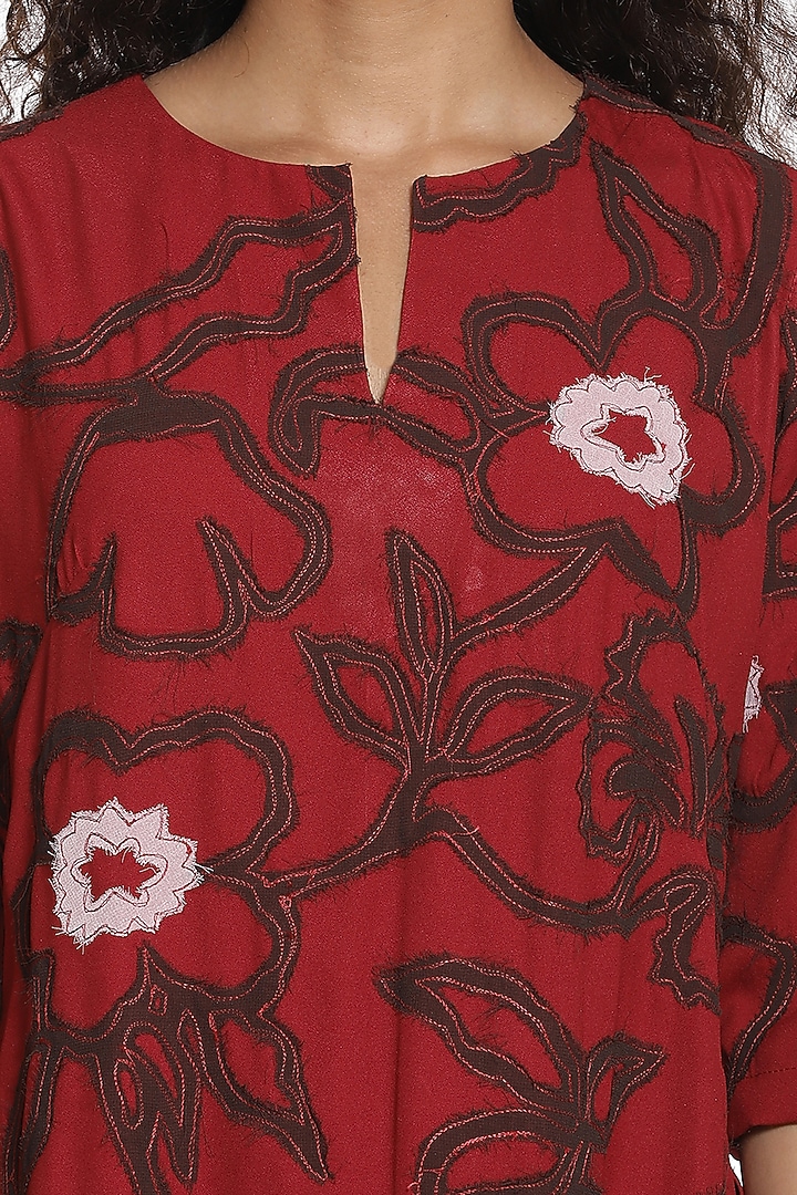 Burgundy Embroidered Kurta Set by Abraham & Thakore at Pernia's Pop Up Shop