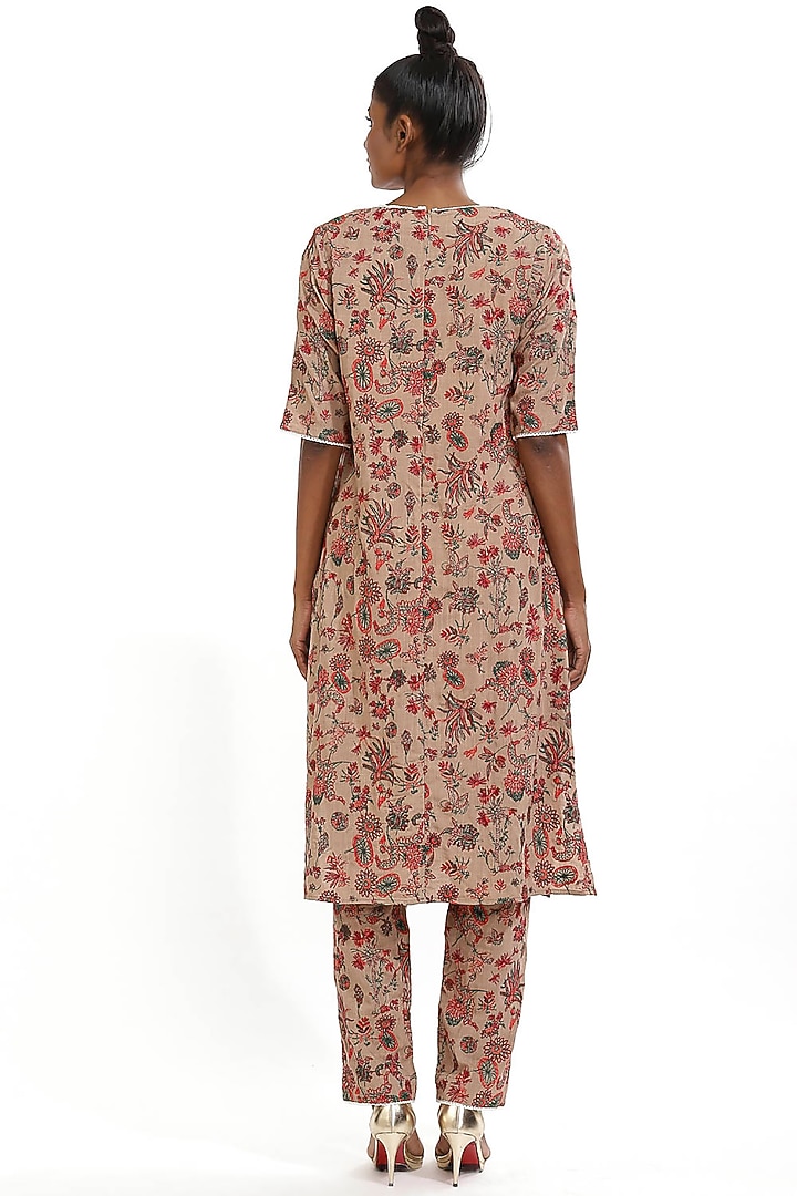 Beige Kalamkari Embroidered Kurta by Abraham & Thakore at Pernia's Pop Up Shop