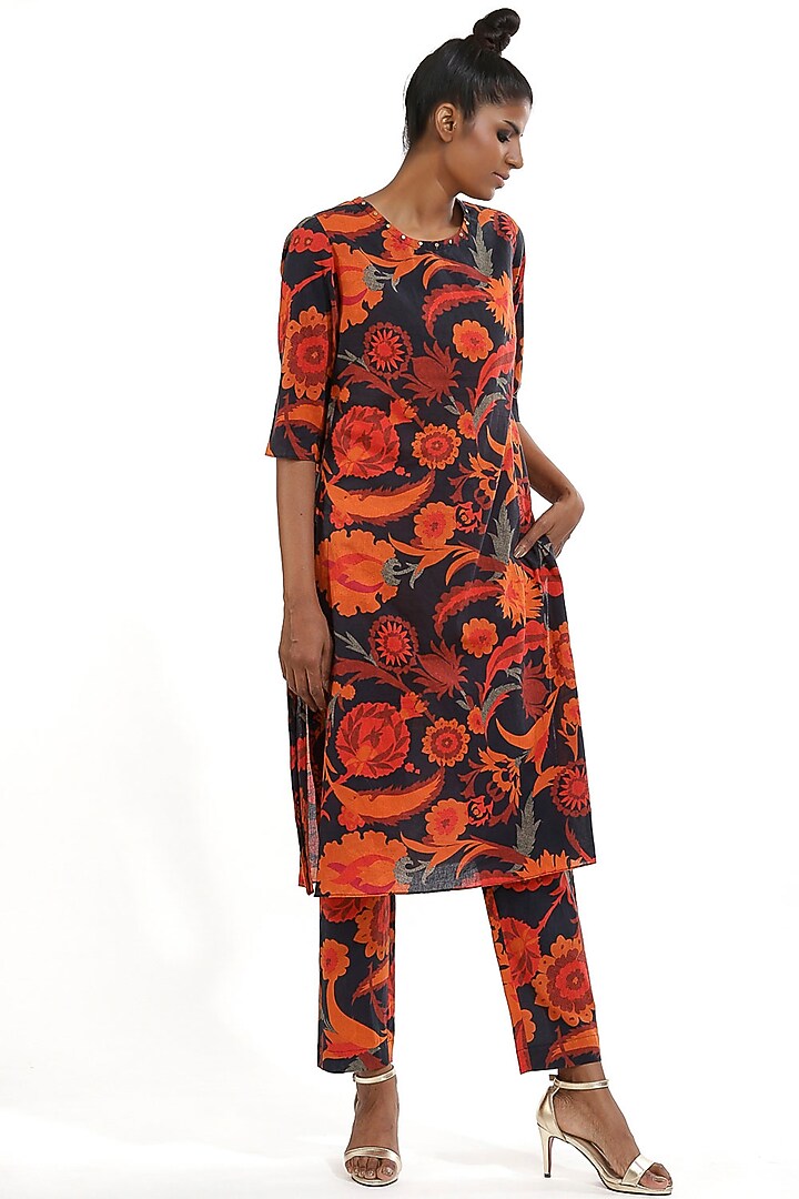Black Floral Printed Kurta by Abraham & Thakore at Pernia's Pop Up Shop