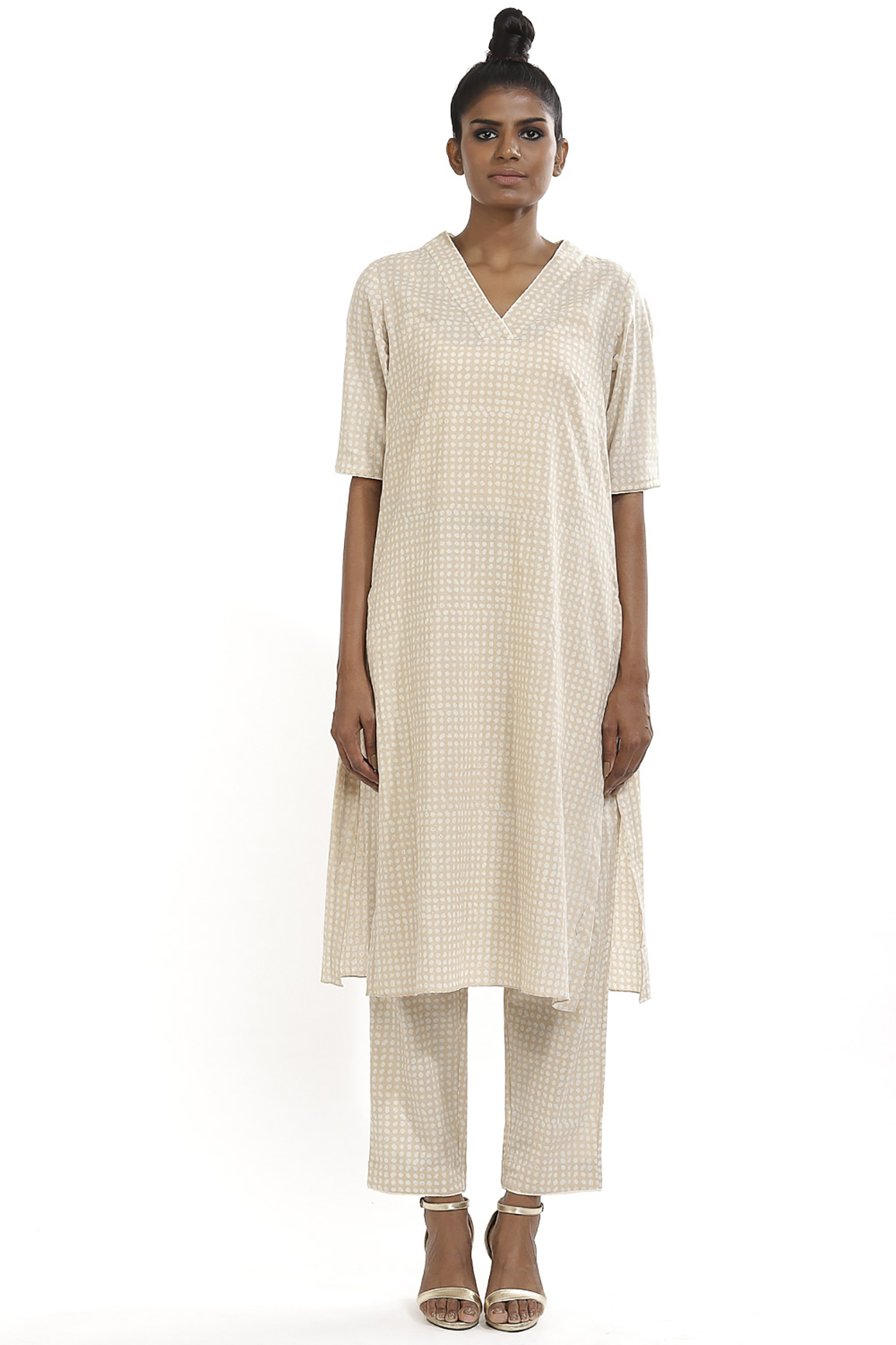 Beige Bandhani Printed Kurta by Abraham & Thakore at Pernia's Pop Up Shop