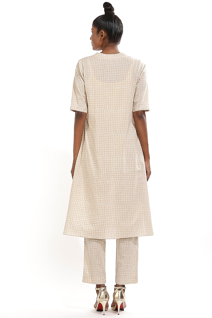 Beige Bandhani Printed Kurta by Abraham & Thakore at Pernia's Pop Up Shop