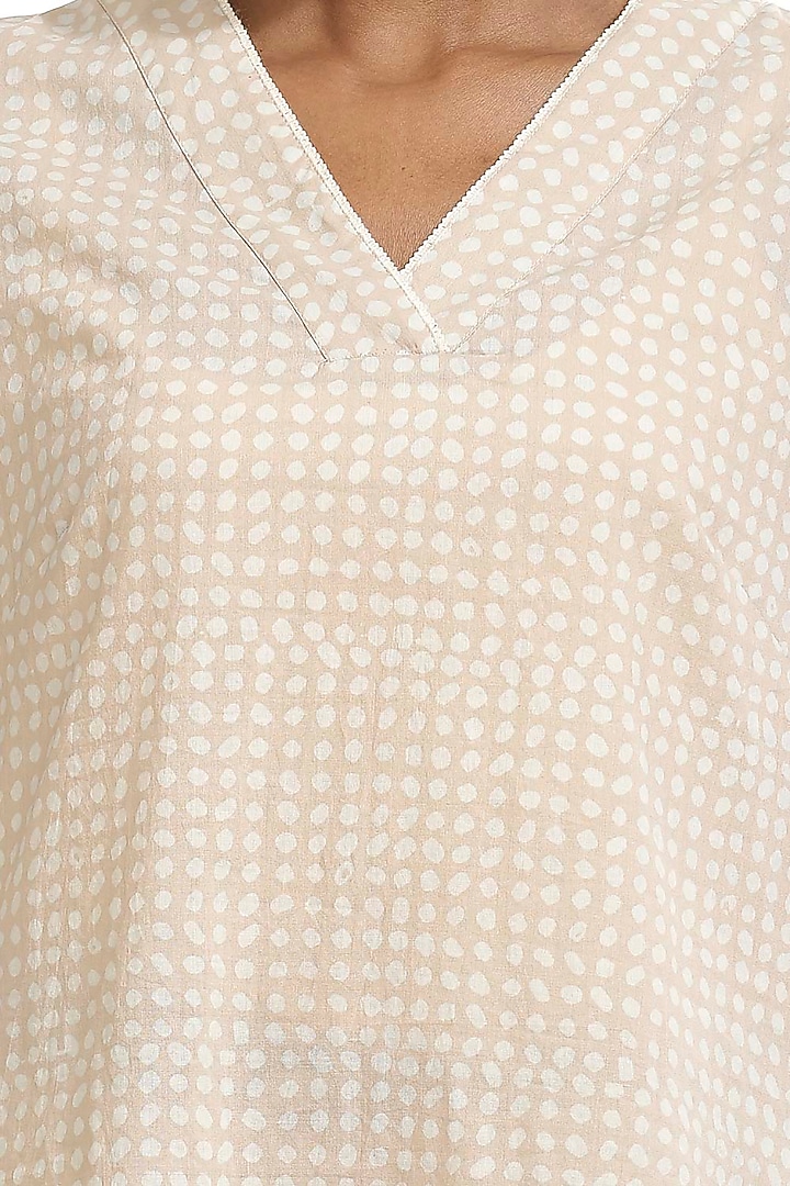 Beige Bandhani Printed Kurta by Abraham & Thakore at Pernia's Pop Up Shop