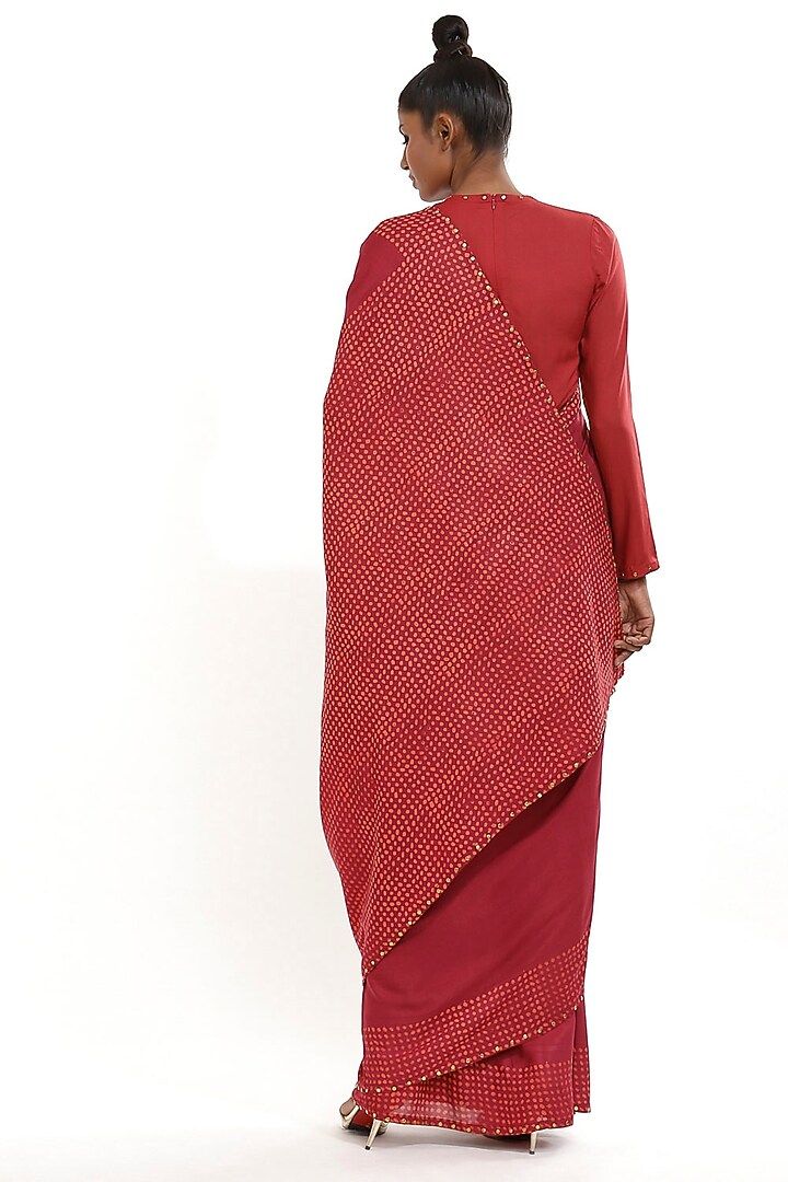 Burgundy Bandhani Printed Party Wear Saree by Abraham & Thakore at Pernia's Pop Up Shop