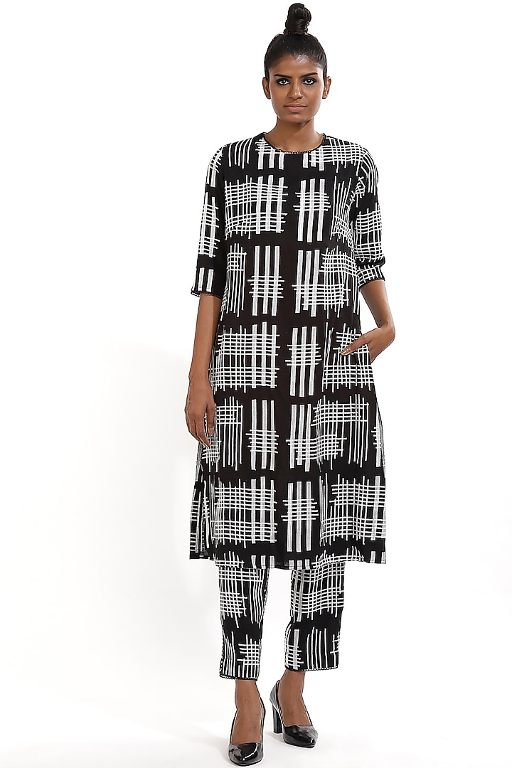 Black Check Embroidered Kurta by Abraham & Thakore at Pernia's Pop Up Shop