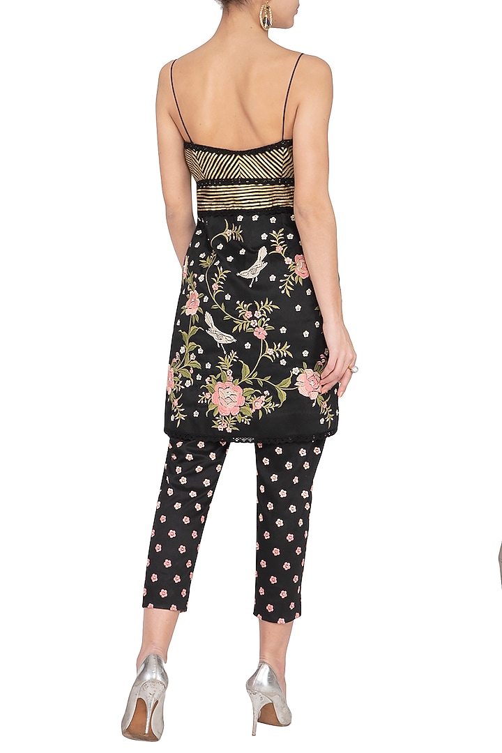 Black Embroidered Kurta With Pants by Aashima Behl at Pernia's Pop Up Shop