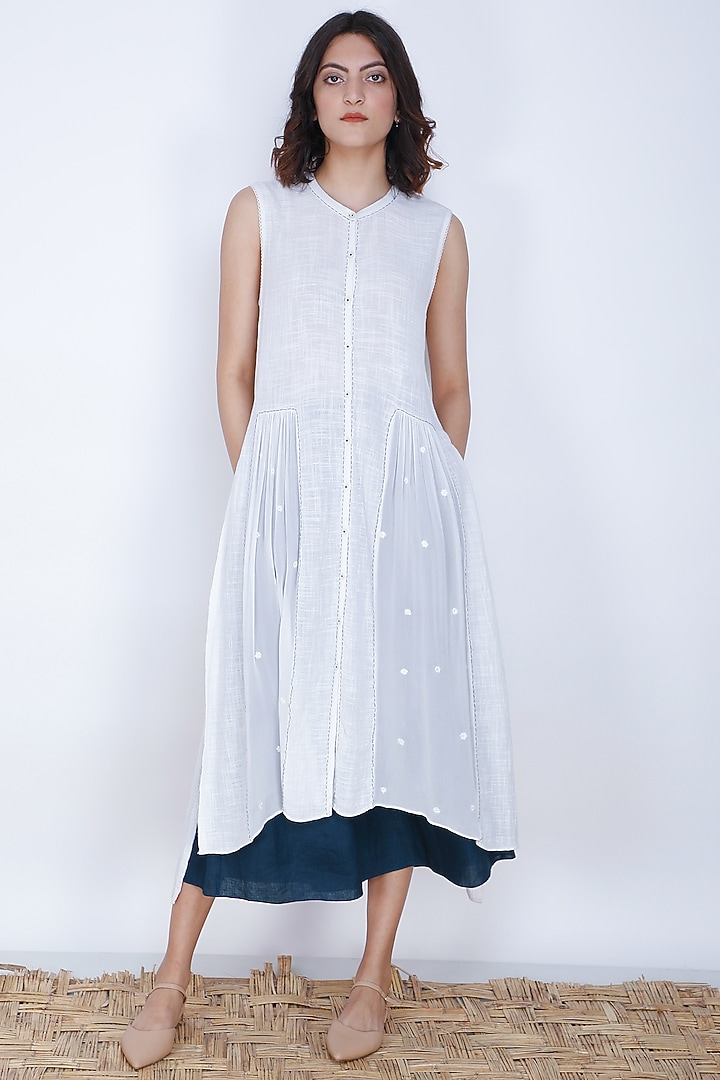 Ivory Embroidered Jacket With Tunic by Arcvsh by Pallavi Singh at Pernia's Pop Up Shop