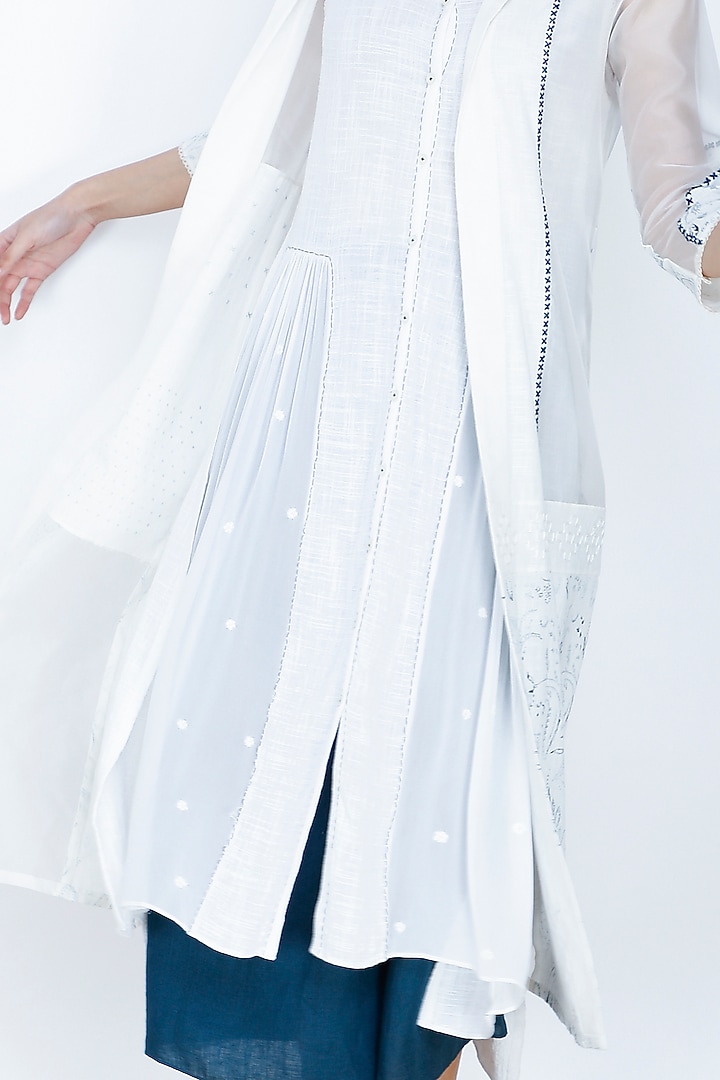 Ivory Embroidered Jacket With Tunic by Arcvsh by Pallavi Singh at Pernia's Pop Up Shop