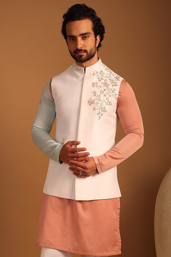 White Satin Silk Thread Embroidered Bundi Jacket Set by ACHKANN at Pernia's Pop Up Shop