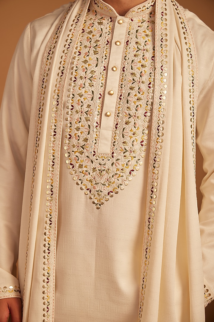 Off-White Crepe Thread Embroidered Kurta Set by ACHKANN at Pernia's Pop Up Shop