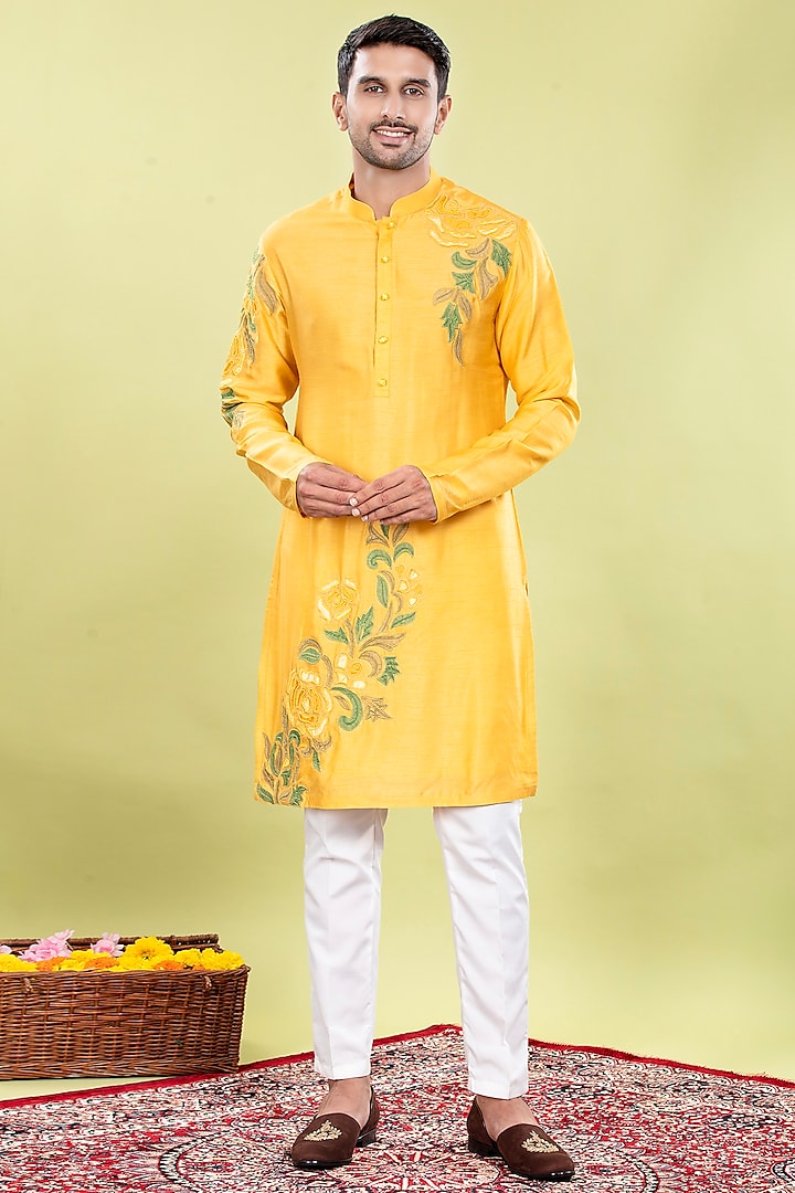 Yellow Silk Thread Embroidered Kurta Set by ACHKANN at Pernia's Pop Up Shop