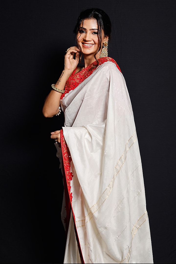 Red Embroidered Wedding Saree Set by Archana Kochhar at Pernia's Pop Up Shop