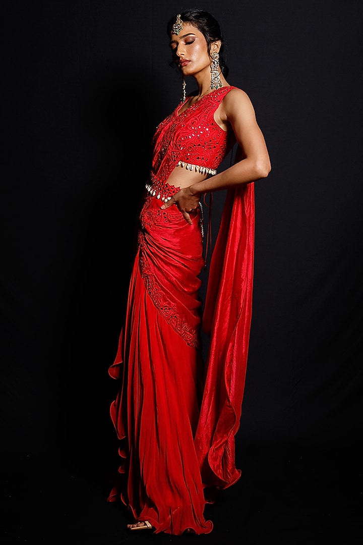 Red Mirror Embroidered Wedding Saree Set by Archana Kochhar at Pernia's Pop Up Shop