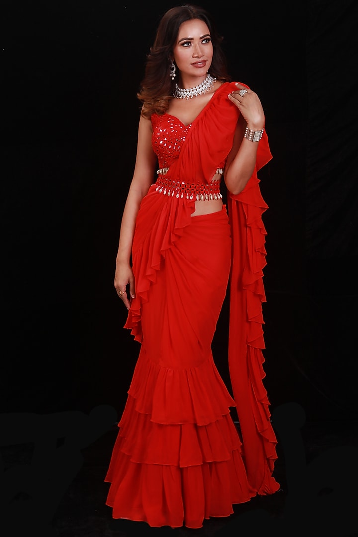 Red Cutdana Beaded Wedding Saree Set by Archana Kochhar at Pernia's Pop Up Shop