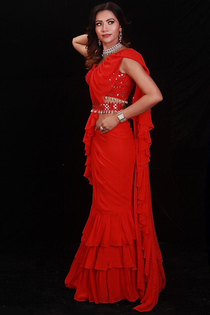 Red Cutdana Beaded Wedding Saree Set by Archana Kochhar at Pernia's Pop Up Shop