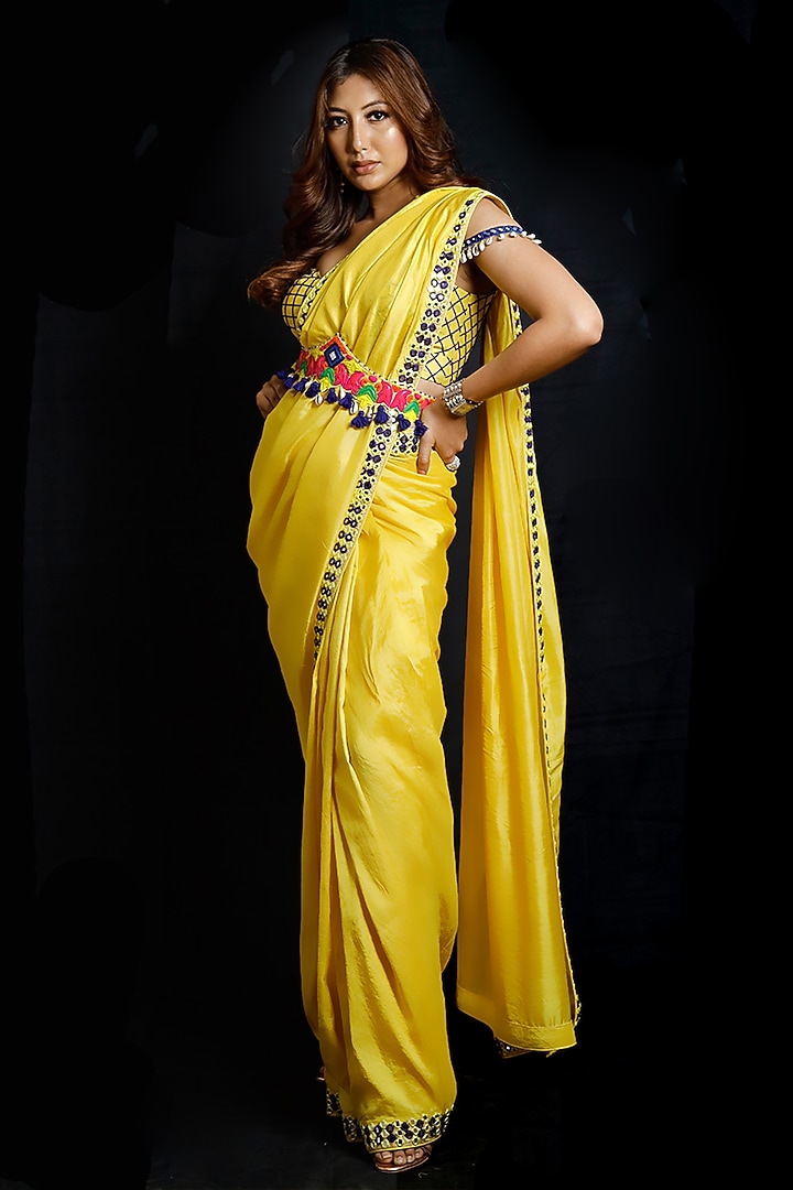 Yellow Embroidered Wedding Saree Set by Archana Kochhar at Pernia's Pop Up Shop
