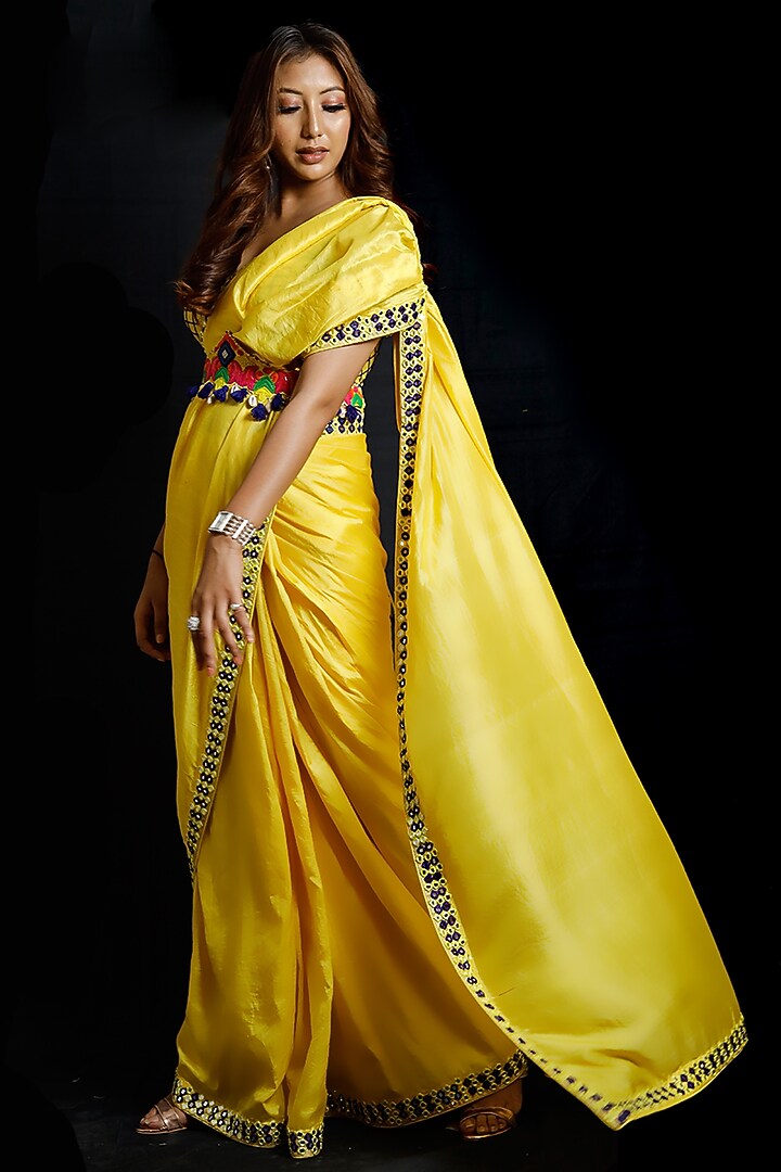 Yellow Embroidered Wedding Saree Set by Archana Kochhar at Pernia's Pop Up Shop