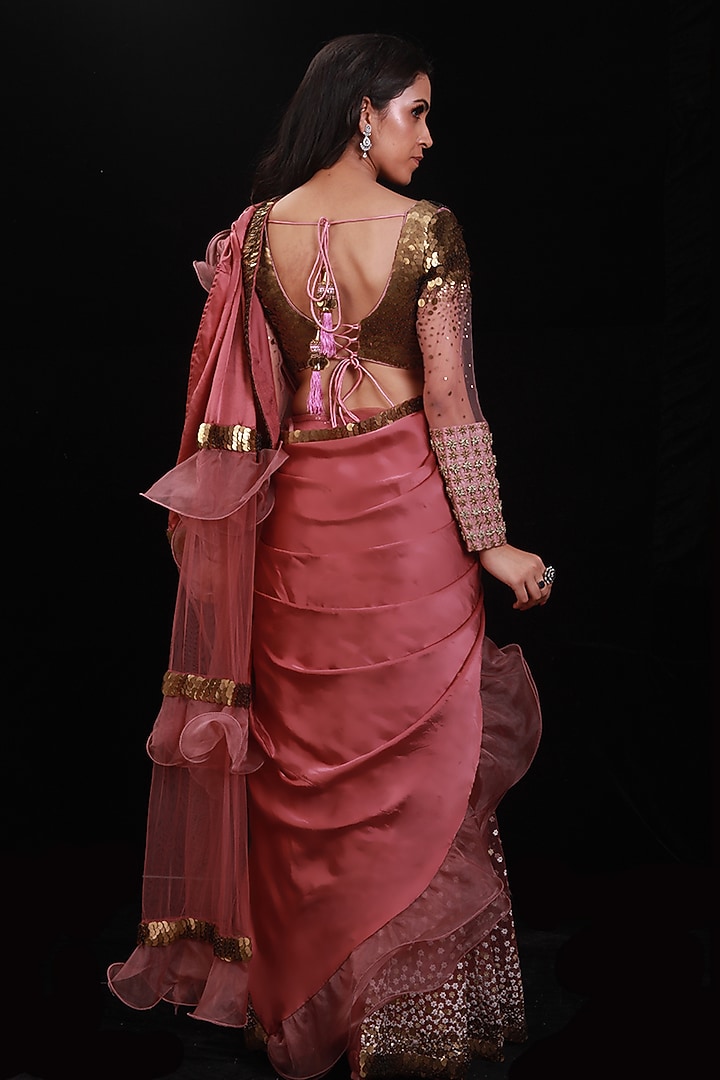 Salmon Pink Embroidered Reception Saree Set by Archana Kochhar at Pernia's Pop Up Shop