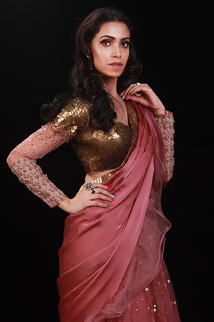 Salmon Pink Embroidered Reception Saree Set by Archana Kochhar at Pernia's Pop Up Shop