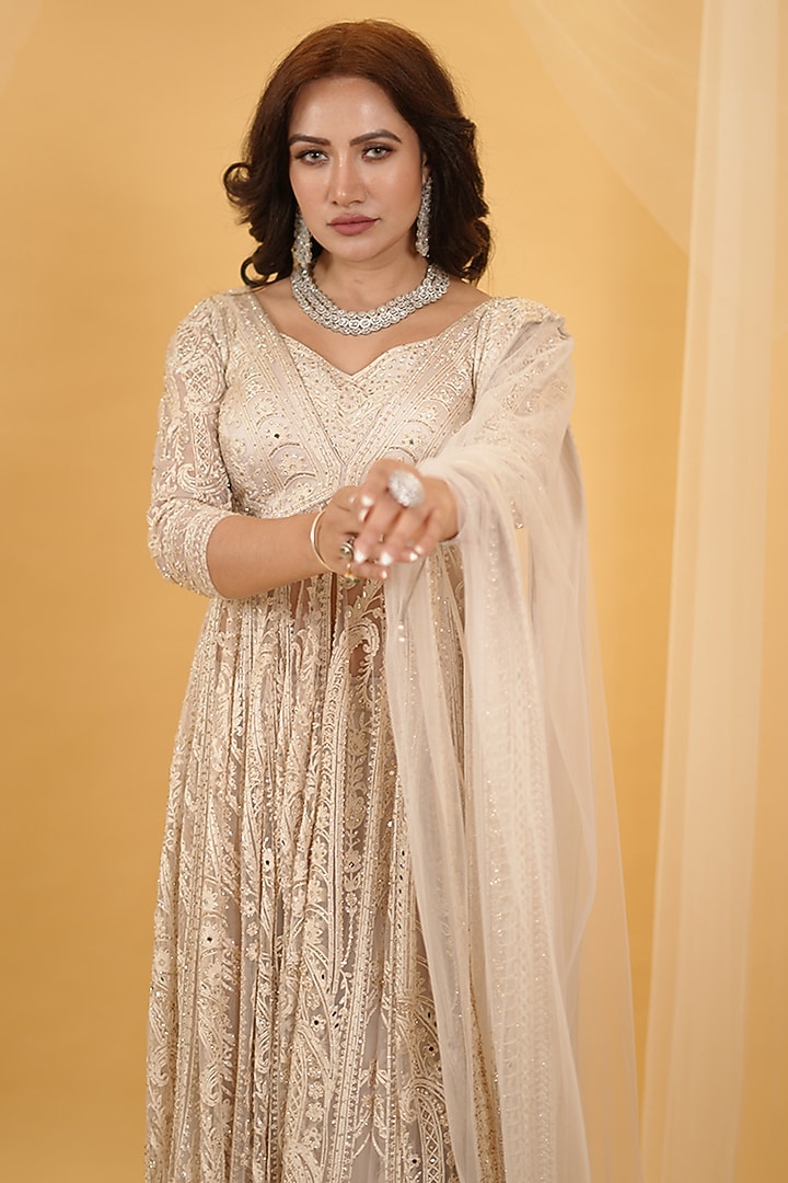 Ivory Net Floral Thread Embellished Bridal Anarkali Set by Archana Kochhar at Pernia's Pop Up Shop
