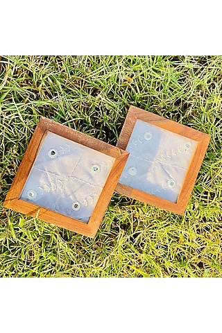 White Sheesham Wood Hand Embroidered Coaster Set by ACE THE SPACE