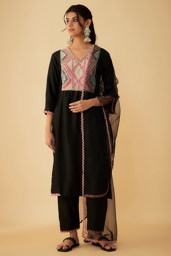 Black Chanderi Tribal Embroidered Kurta Set by 1999AD By Amita & Deepak at Pernia's Pop Up Shop