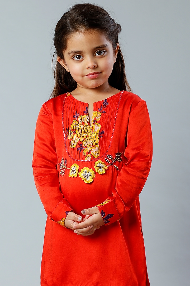 Red Floral Printed Kurta Set For Girls by Adah Kidswear at Pernia's Pop Up Shop