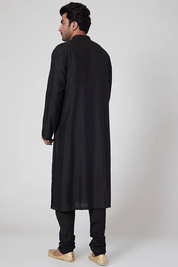 Black Embroidered Kurta Set by Aditya Dugar at Pernia's Pop Up Shop