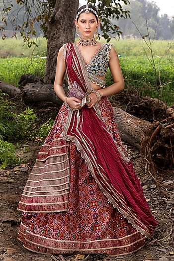 Maroon Embroidered Wedding Lehenga Set by Aditi Gupta at Pernia's Pop Up Shop