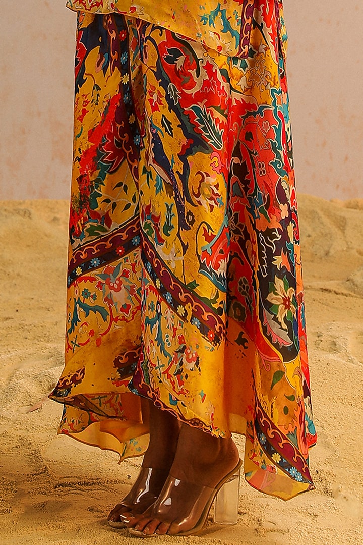 Yellow Georgette Satin Aari Embroidered Short Kurta Set by Aditi Gupta at Pernia's Pop Up Shop