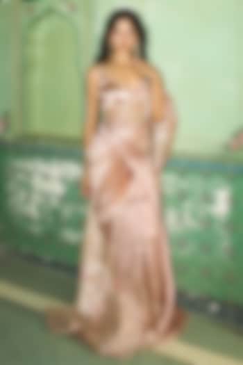 Rose Gold Crushed Silk Pre-Stitched Fish-Cut Wedding Saree Set by Aditi Gupta at Pernia's Pop Up Shop