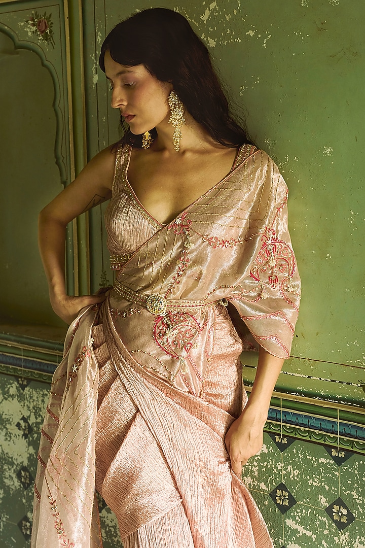Rose Gold Crushed Silk Pre-Stitched Fish-Cut Wedding Saree Set by Aditi Gupta at Pernia's Pop Up Shop