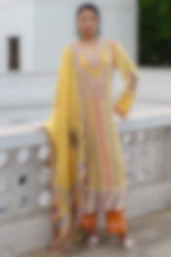Yellow Georgette Bandhani Printed Straight Kurta Set by Aditi Gupta at Pernia's Pop Up Shop